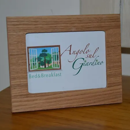 Angolo Sul Giardino Bed & Breakfast *